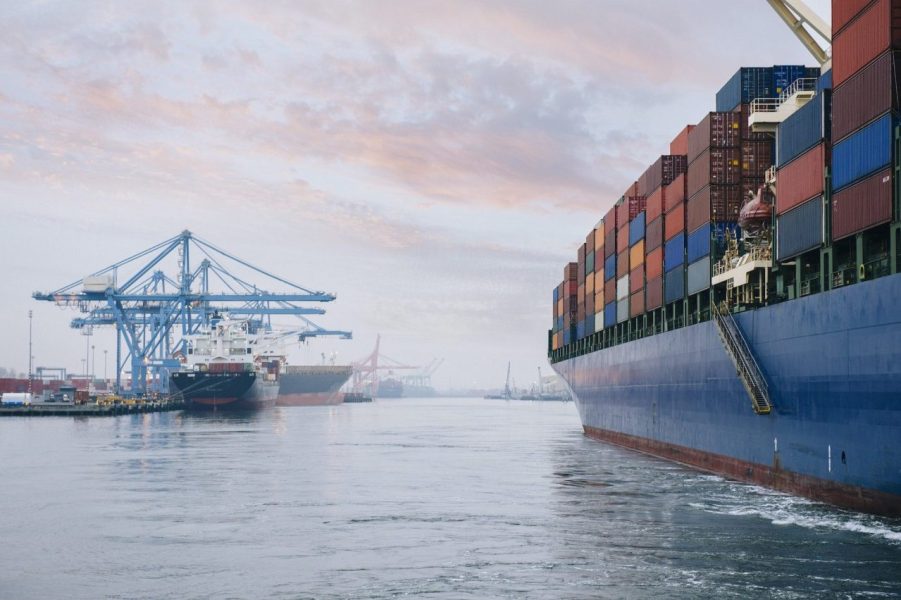 container-ship-on-river-harbor-tacoma-washington-usa-e1665129802163.jpg